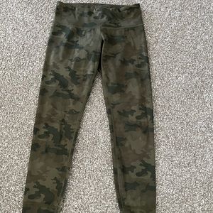 Size 6 Lulu cropped leggings